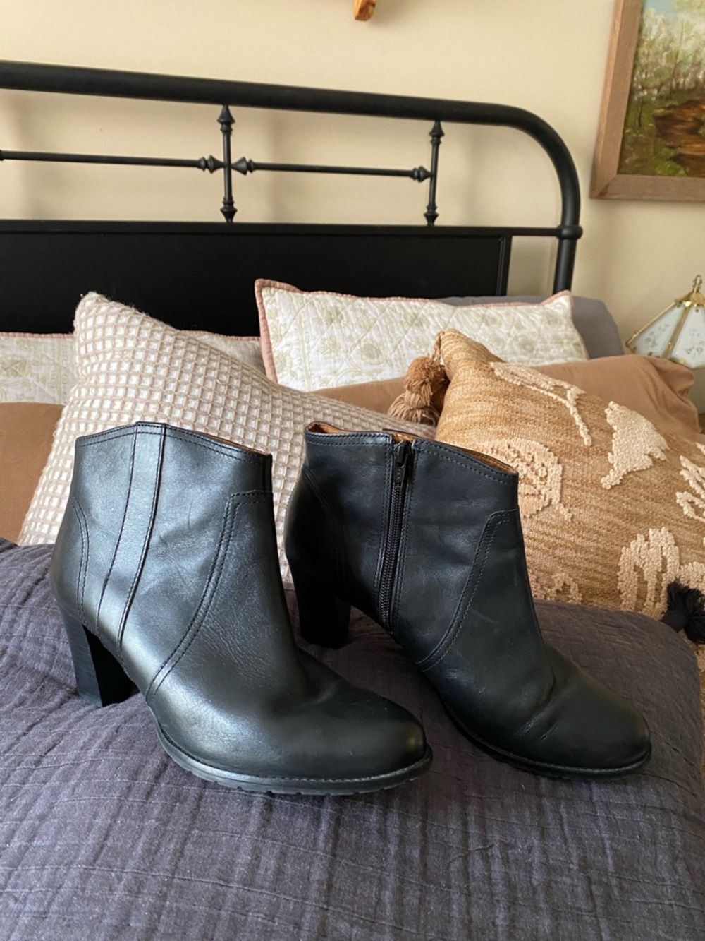 L.L Bean Black Leather Heeled Ankle Hoots — Womens 8